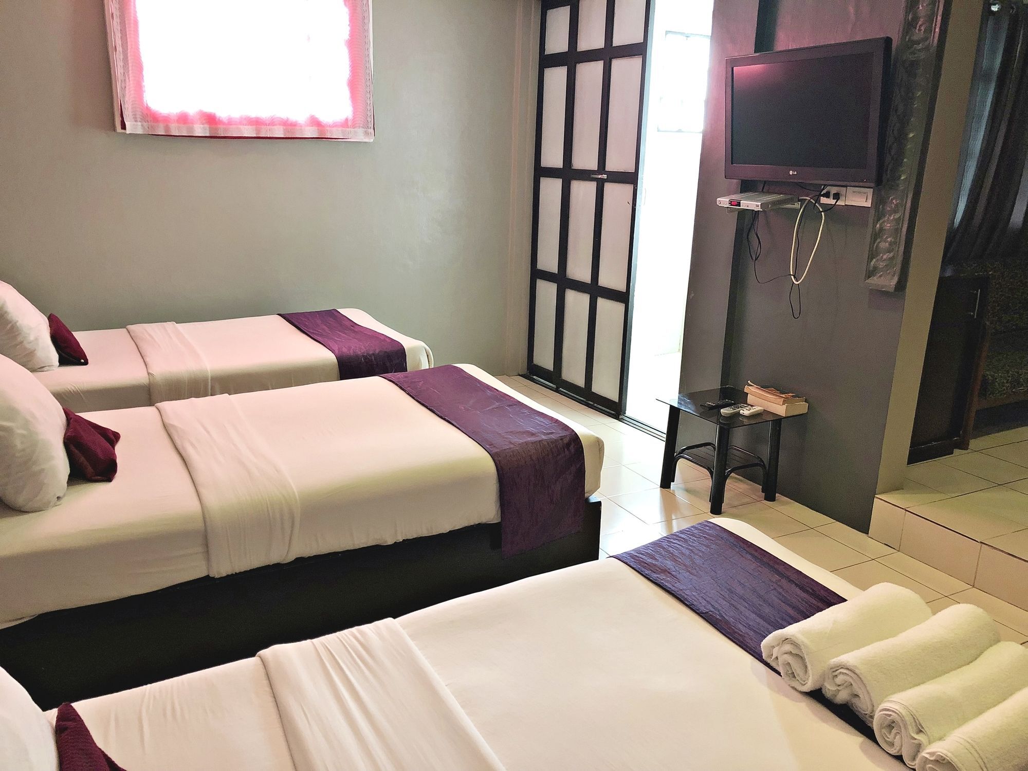 Daj Suites Boutique Hotel Tagaytay City Bagian luar foto