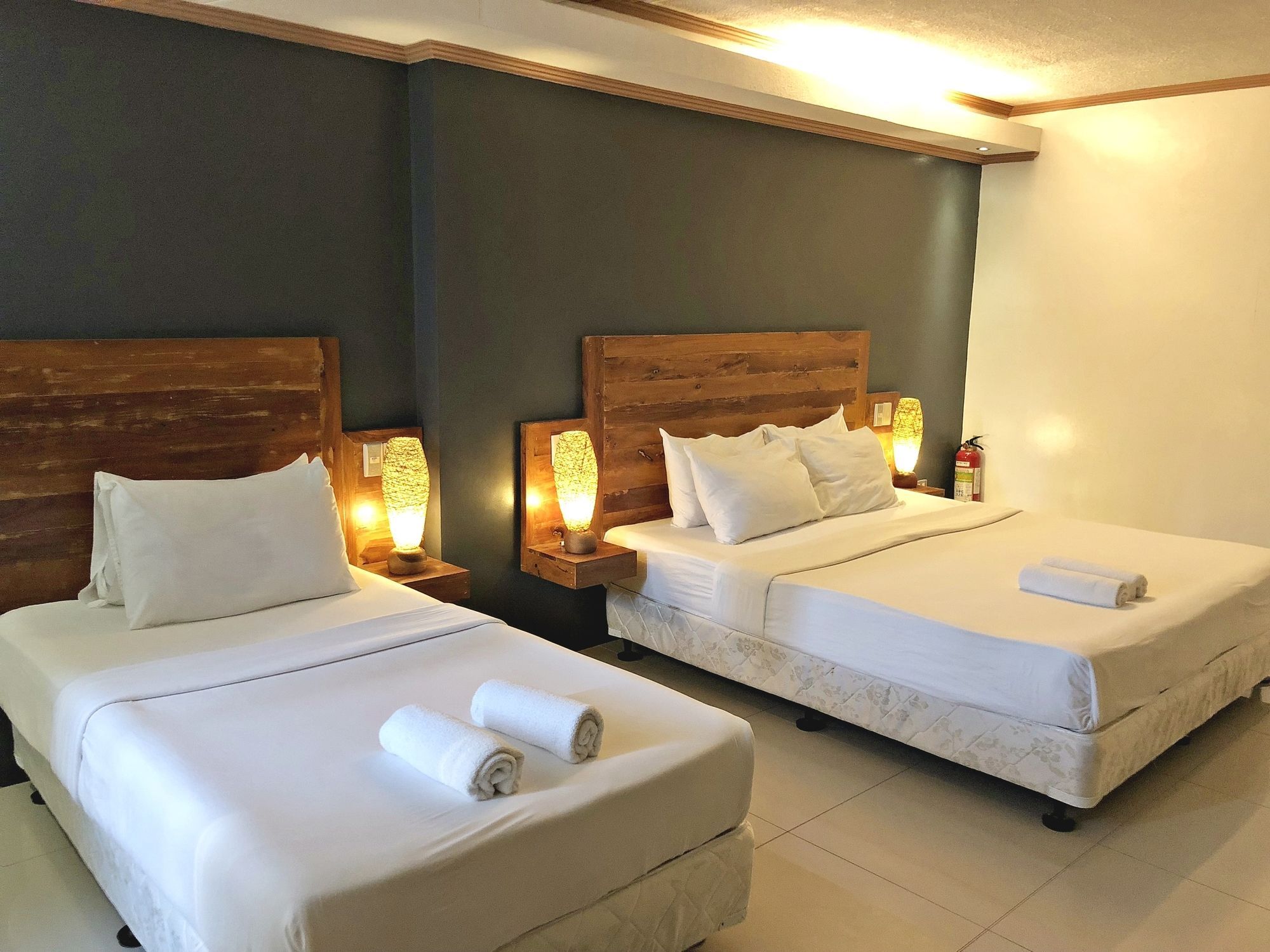 Daj Suites Boutique Hotel Tagaytay City Bagian luar foto