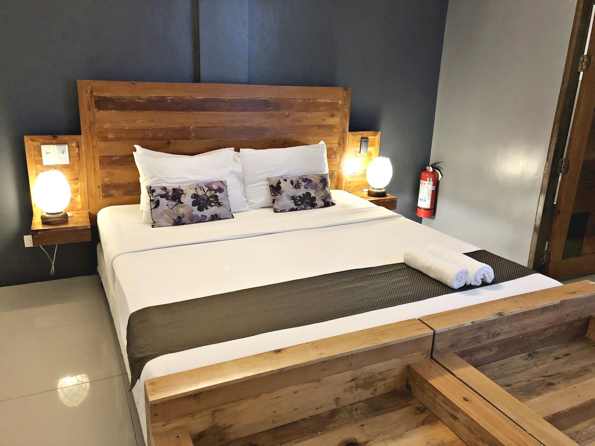 Daj Suites Boutique Hotel Tagaytay City Bagian luar foto