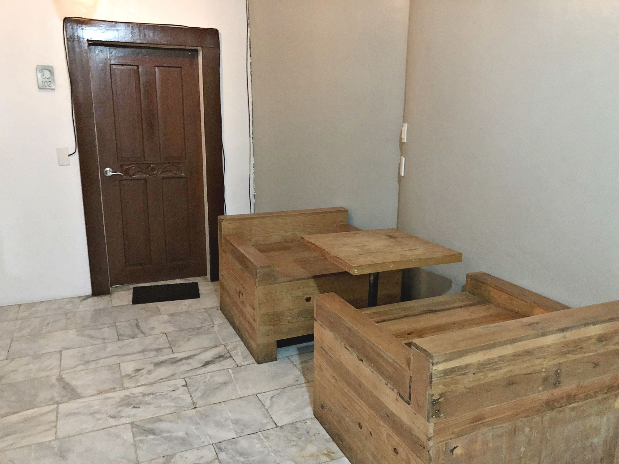 Daj Suites Boutique Hotel Tagaytay City Bagian luar foto